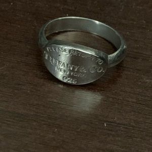 Return to Tiffany’s oval ring